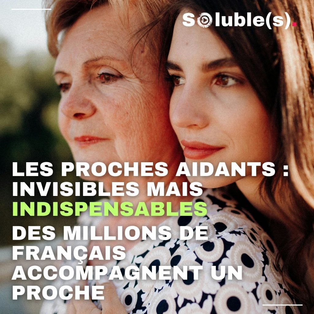 Une mère âgée et sa fille, de profil, têtes posées contre la joue de l'autre, le regard de la mère est un peu absent. On sent de l'affection donnée par la fille à sa mère. texte : LES PROCHES AIDANTS : INVISIBLES MAIS INDISPENSABLES DES MILLIONS DE FRANÇAIS ACCOMPAGNENT UN PROCHE 